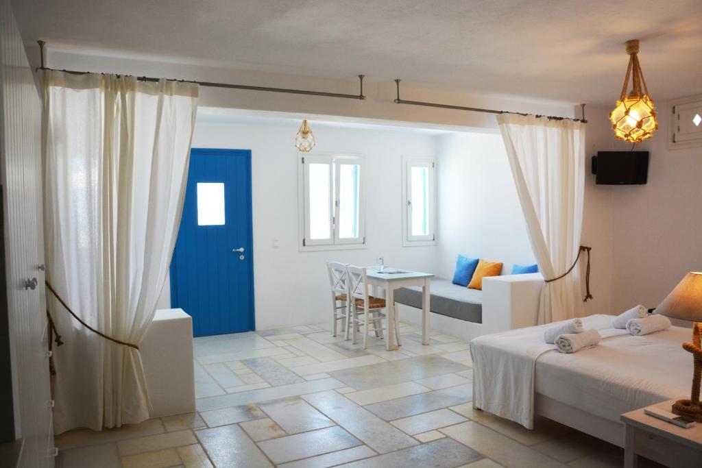 Część wypoczynkowa w obiekcie White Blue Houses & Apartments Paros