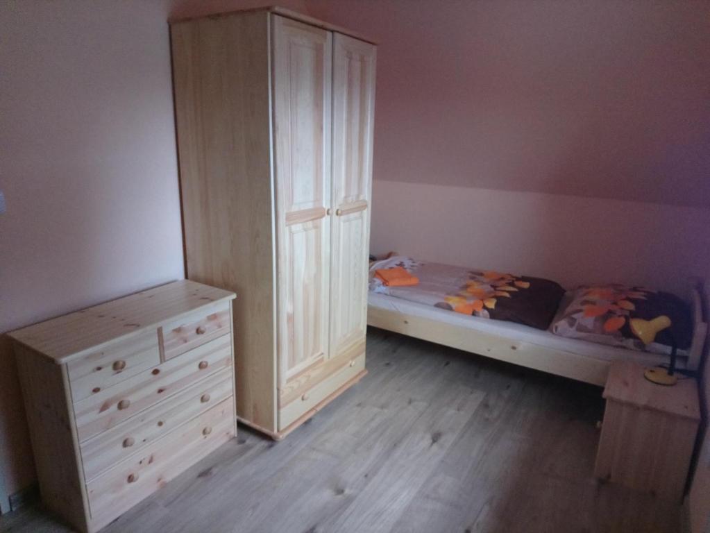 Postel nebo postele na pokoji v ubytování Chaty pod Knížecí, Trojanovice