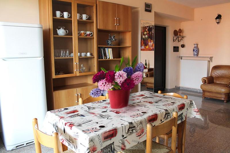 A kitchen or kitchenette at Riders