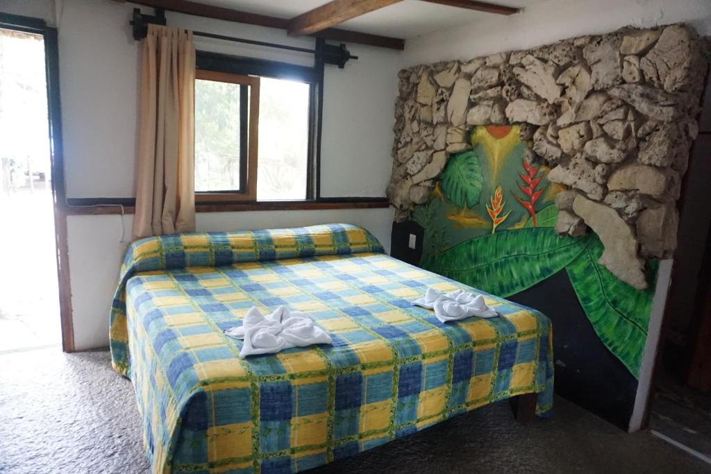 Postel nebo postele na pokoji v ubytování Hotel Cabañas Safari
