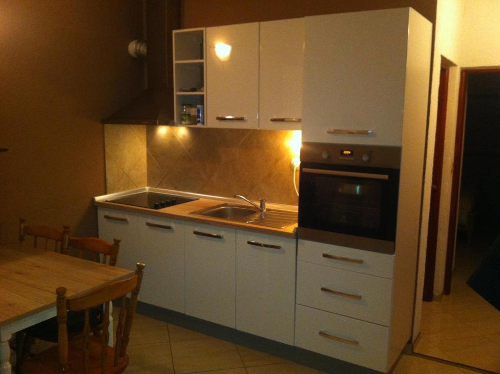 Kuchyňa alebo kuchynka v ubytovaní Apartments Salamun