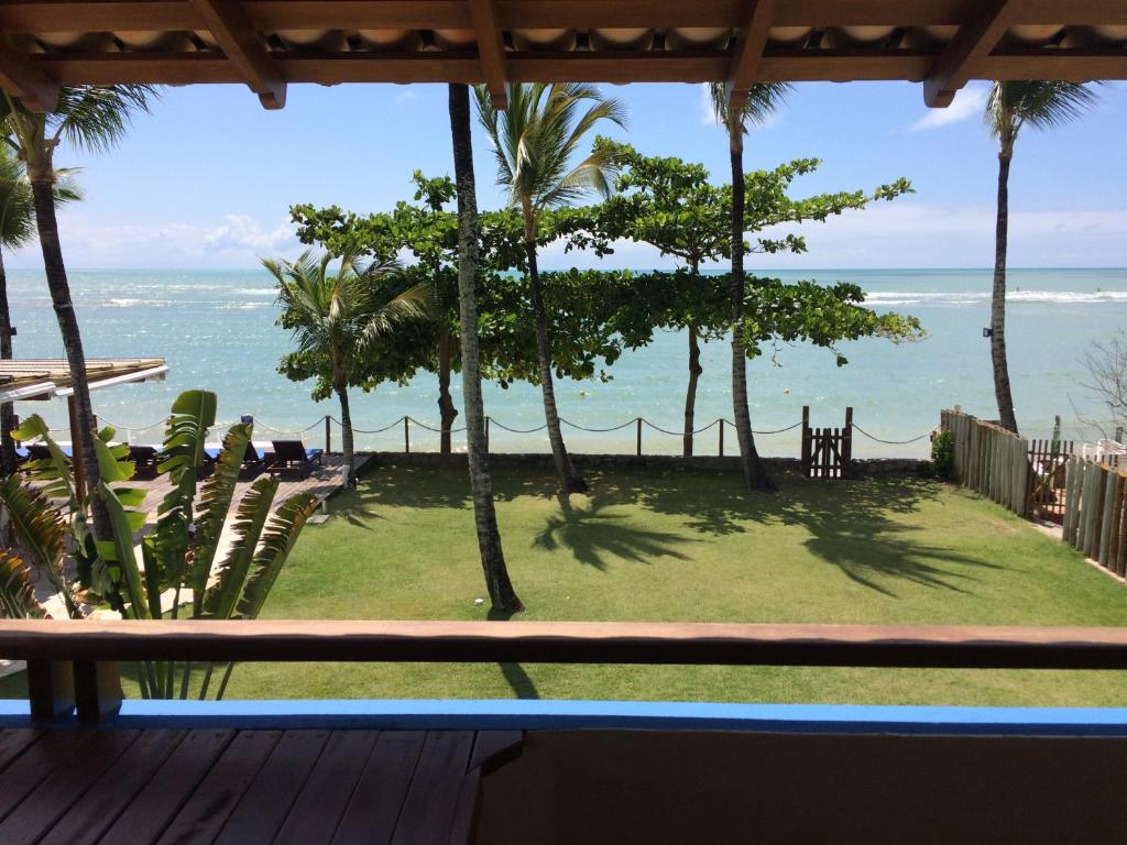 a view of the ocean from a resort balcony at Casa Luxo Frente ao Mar in Arraial d'Ajuda