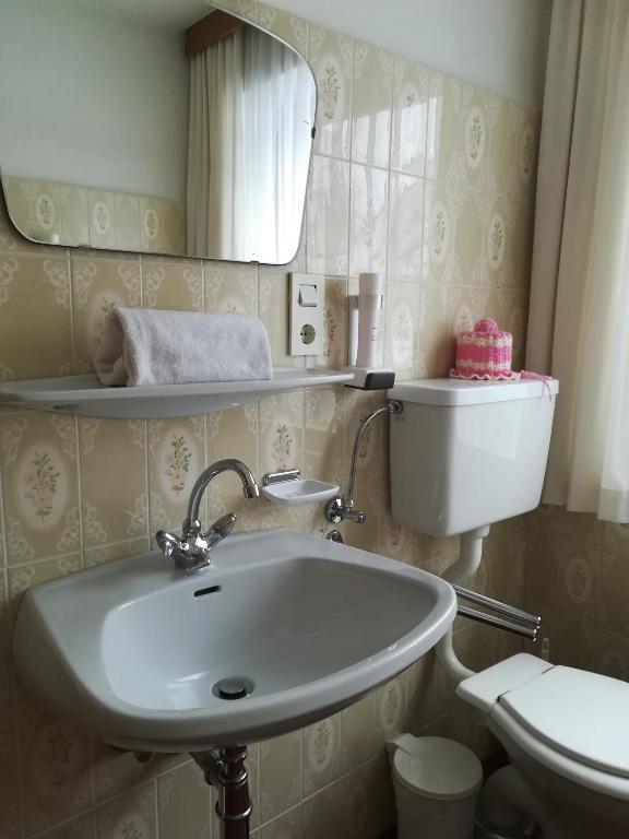 Koupelna v ubytování Haus Kristall