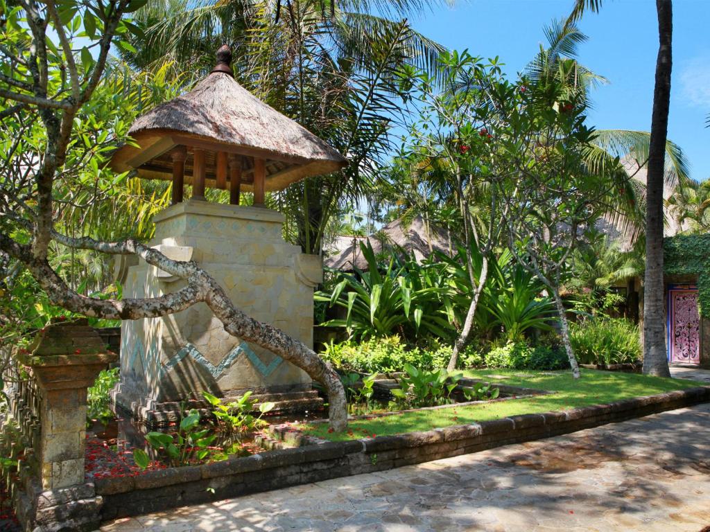 Zahrada ubytování The Royal Beach Seminyak Bali