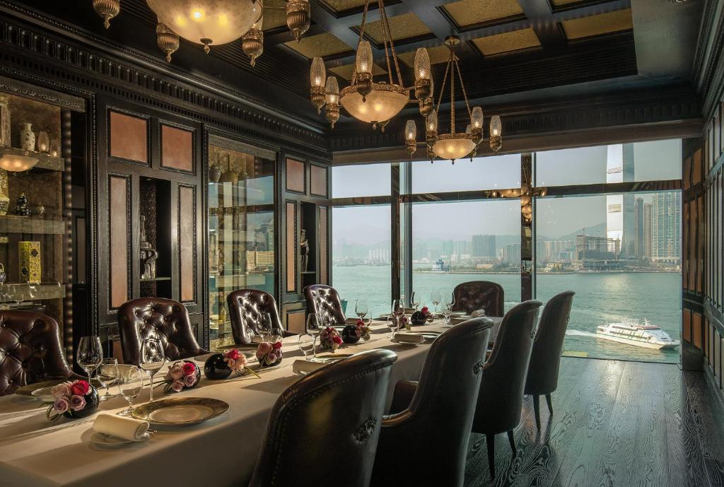 Foto dalla galleria di Four Seasons Hotel Hong Kong a Hong Kong