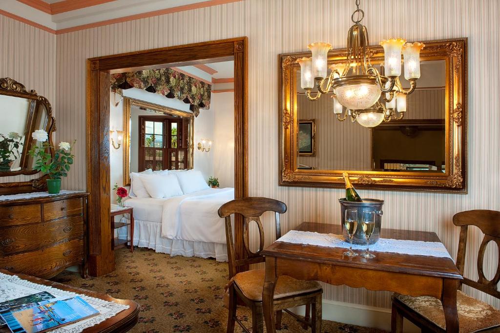 Doryman's Oceanfront Inn - Double Room With Patio