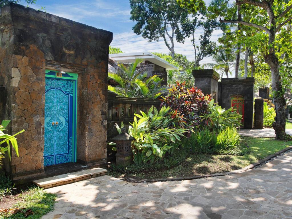 Zahrada ubytování The Royal Beach Seminyak Bali