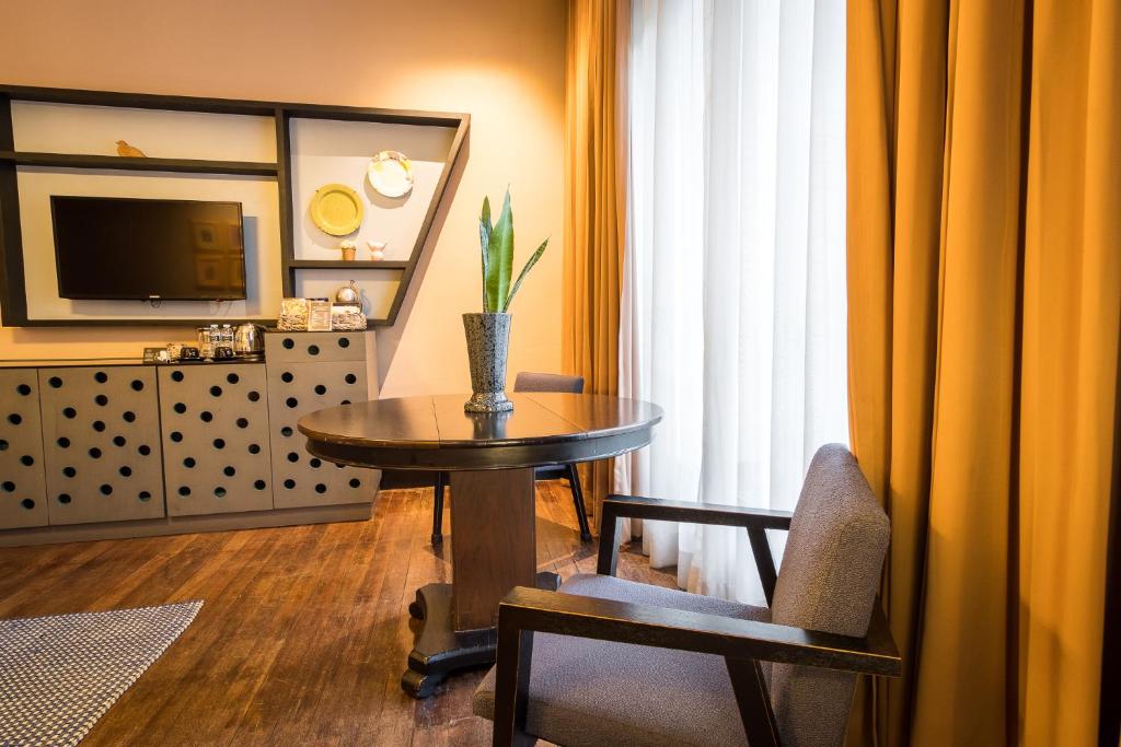 TV a/nebo společenská místnost v ubytování The Henry Hotel Manila