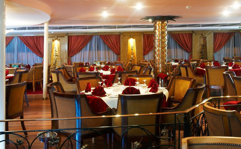Restaurace v ubytování Nile Carnival Cruise 4nt Lxr Thursday 3nt Asw Monday