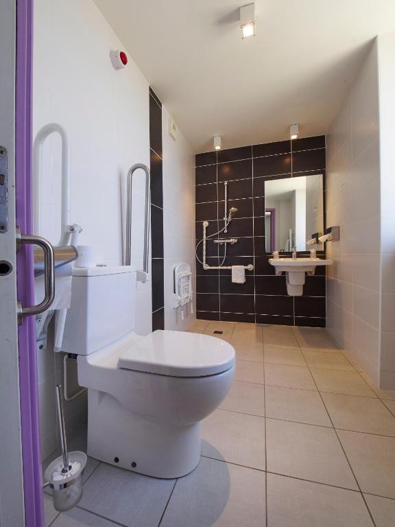 Koupelna v ubytování Logis Hotel Belle-Vue