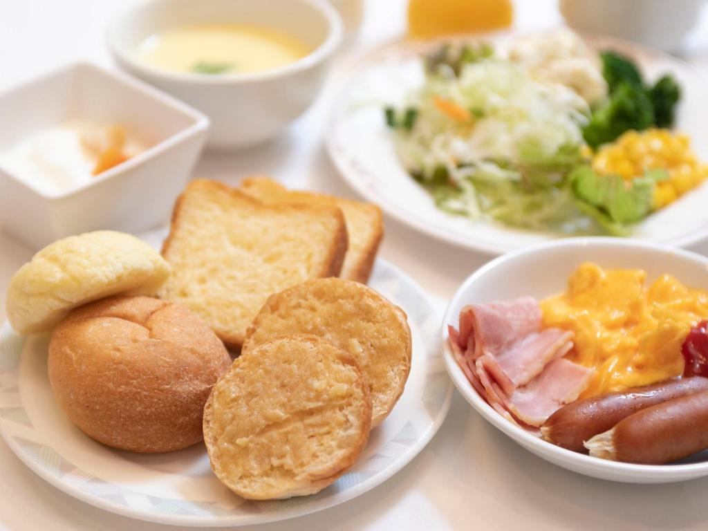 ホテルの敷地内または近くでの食事または食べ物