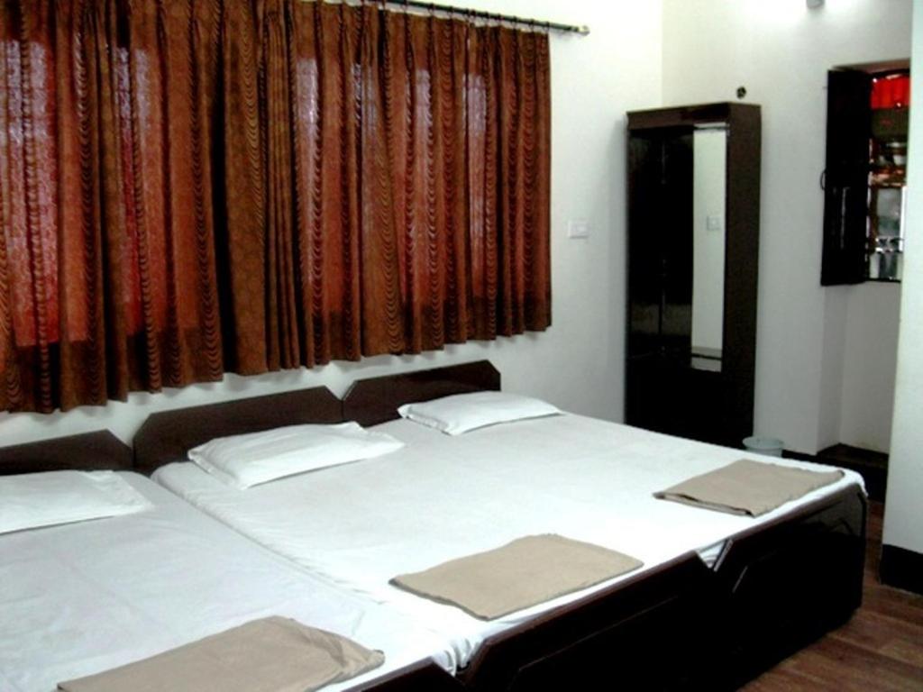 Postel nebo postele na pokoji v ubytování Hotel Ajay International