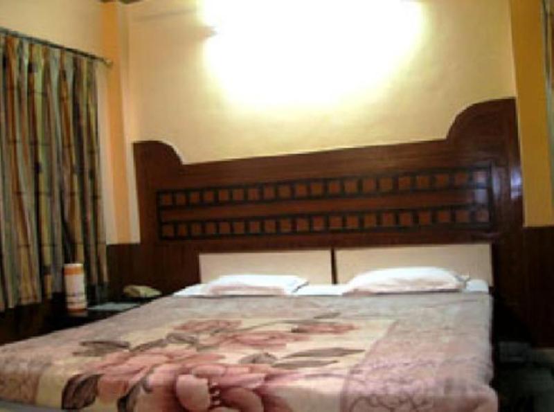 Postel nebo postele na pokoji v ubytování Hotel Ajay International