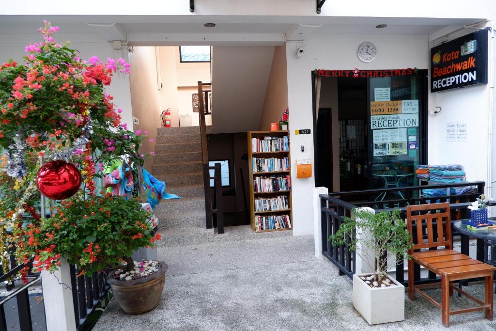 Kata Beachwalk Hotel and Bungalows - Resim 13