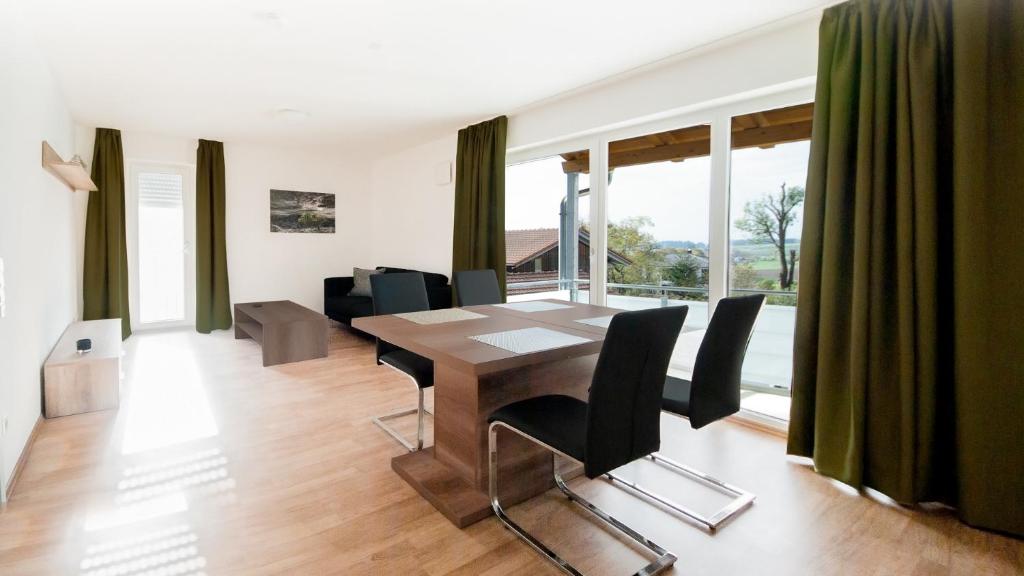 a dining room with a table and black chairs at SEPPS IN in Billingsdorf