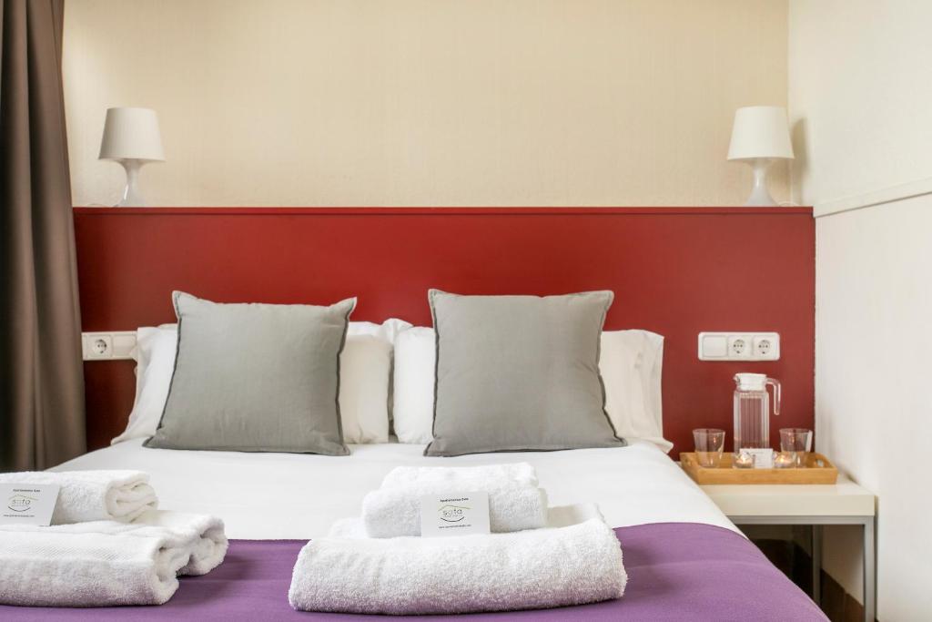 Posteľ alebo postele v izbe v ubytovaní Apartments Sata Olimpic Village Area