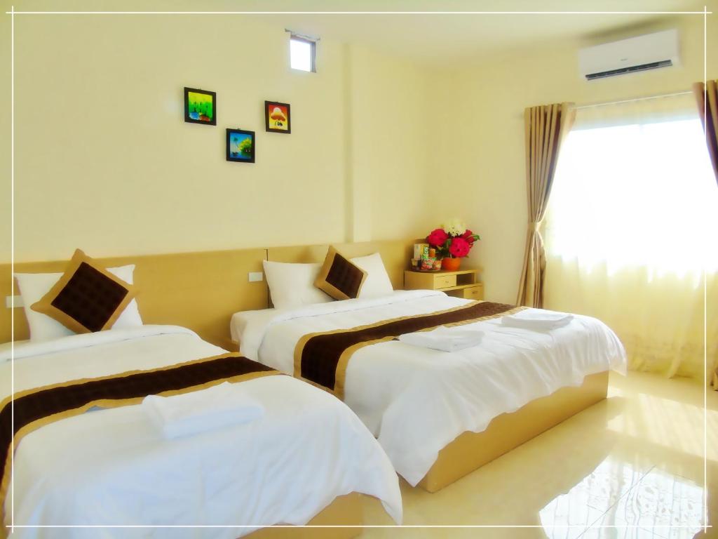 Cama o camas de una habitación en Vang Vieng Galaxy Hotel