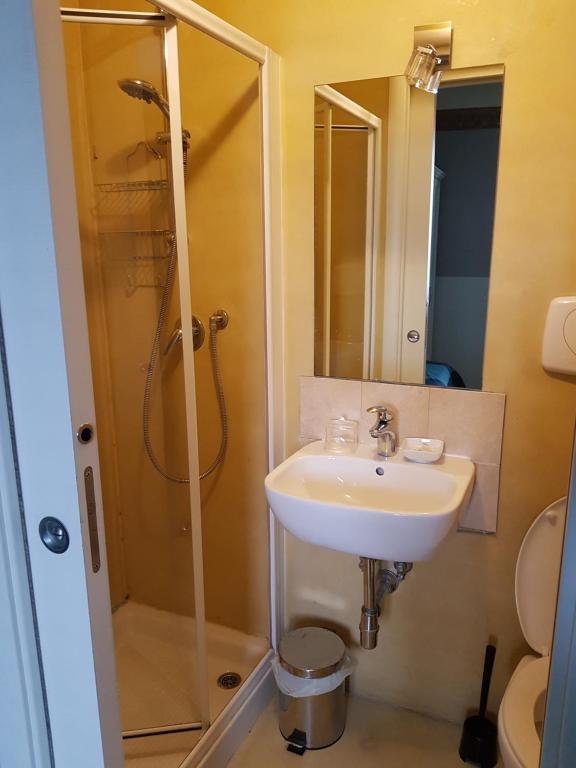 B&B La Sicilia a Tavola - Triple Room With Private Bathroom