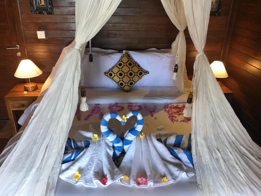 Postel nebo postele na pokoji v ubytování Lembongan Seaview
