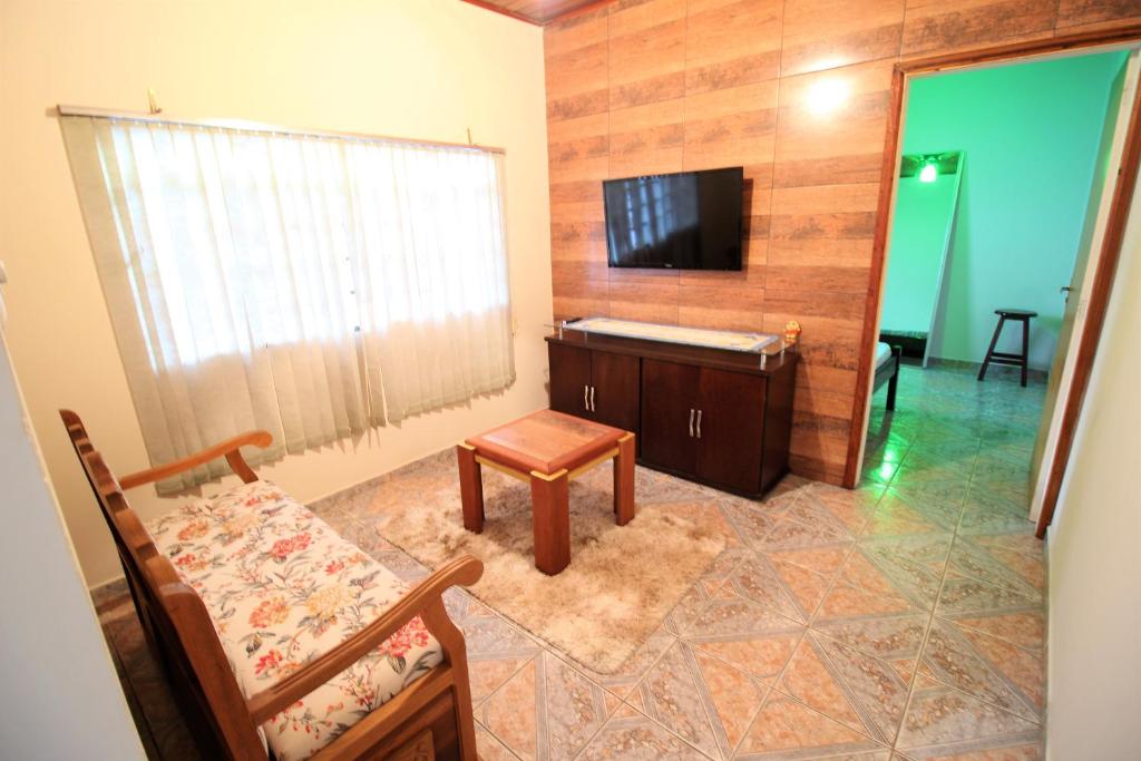 TV a/nebo společenská místnost v ubytování Casa do Neguito