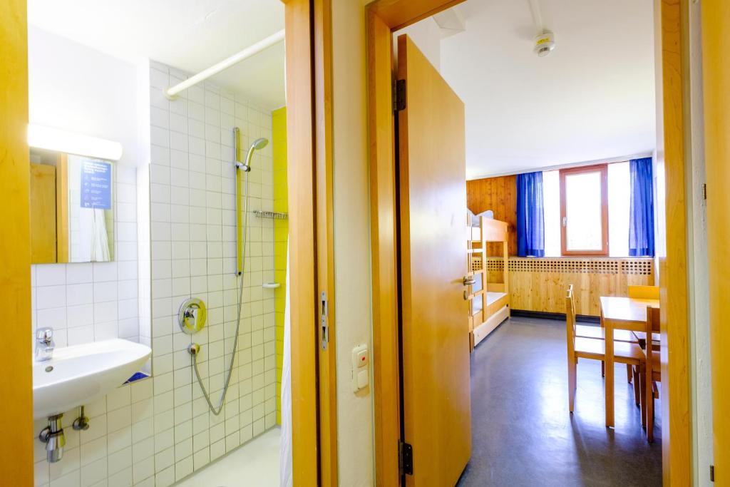 Koupelna v ubytování Internationales Jugendgästehaus Dachau