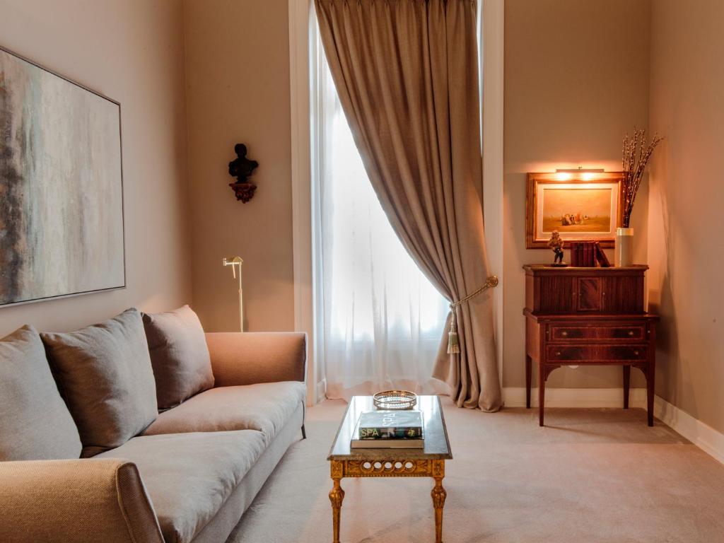 Dear Lisbon - Valmor Palace - 13