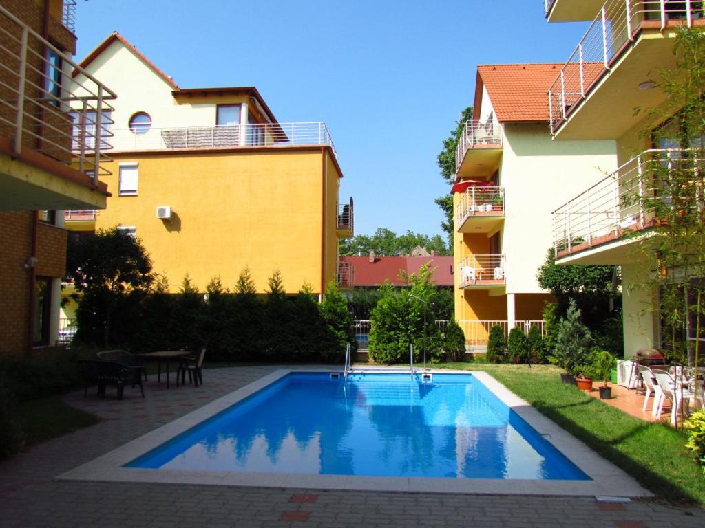 Bazén v ubytovaní Balaton Beach Apartman alebo v jeho blízkosti