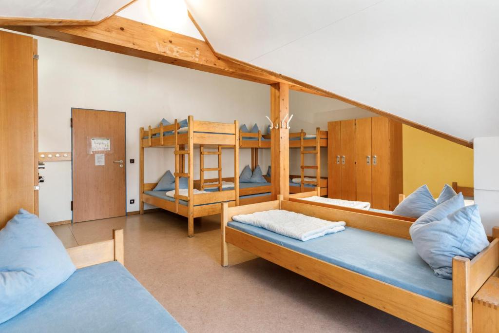 Postel nebo postele na pokoji v ubytování DJH Jugendherberge Oberstdorf - membership required!