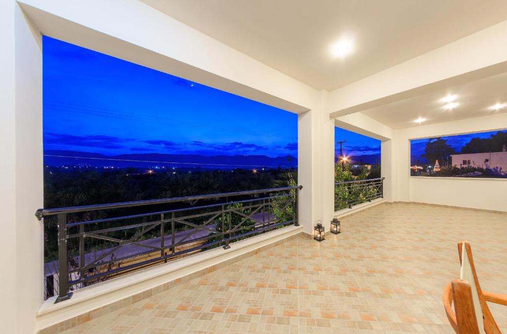 A balcony or terrace at V and H House - Cozy & Ideal for Families, by ZanteWize