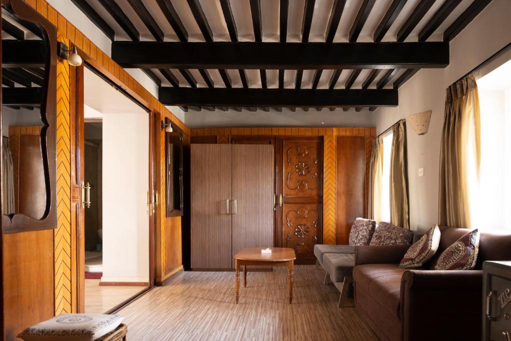 Posezení v ubytování Shaligram Hotel & Spa