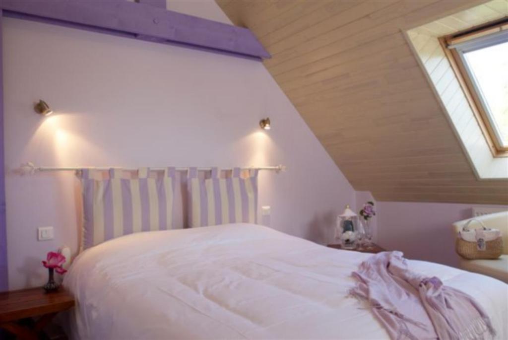 Postel nebo postele na pokoji v ubytování Logis Hotel Belle-Vue