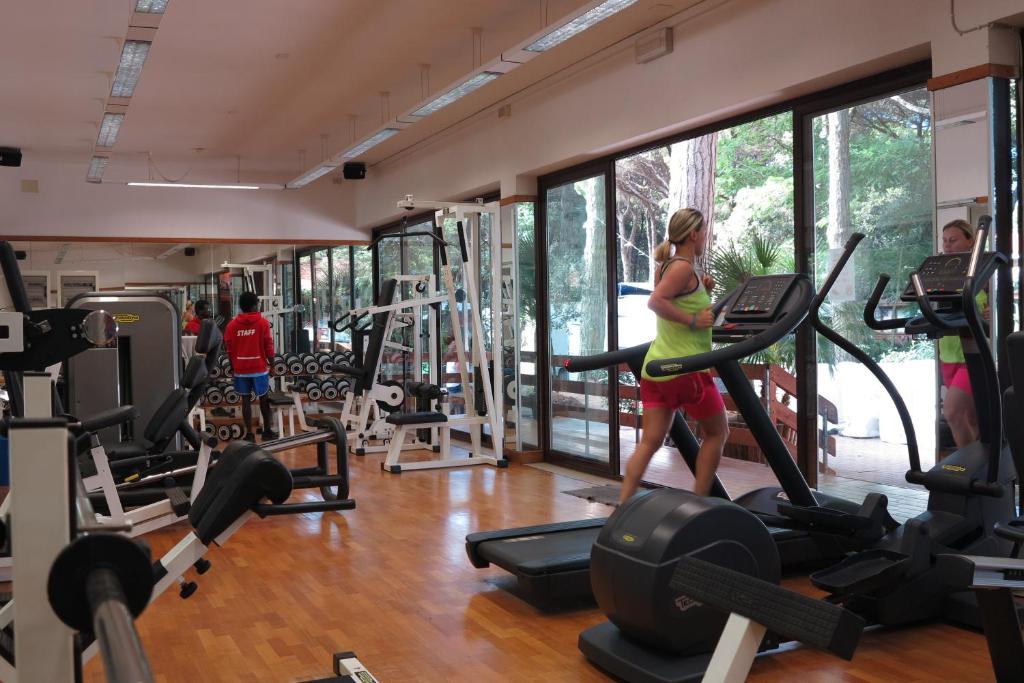Posilňovňa alebo fitness centrum v ubytovaní Camping Mare e Pineta