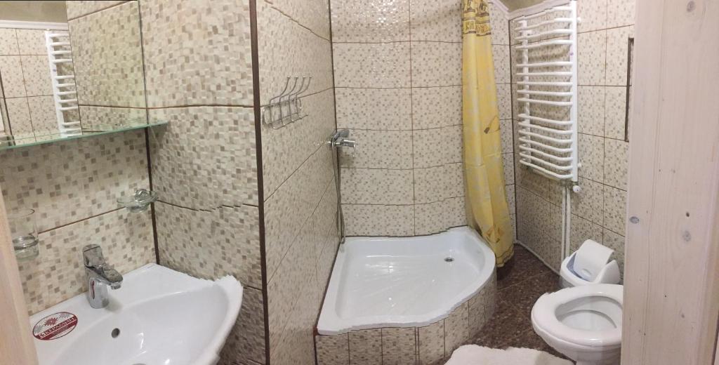 Vannituba majutusasutuses Guest House U Myrona
