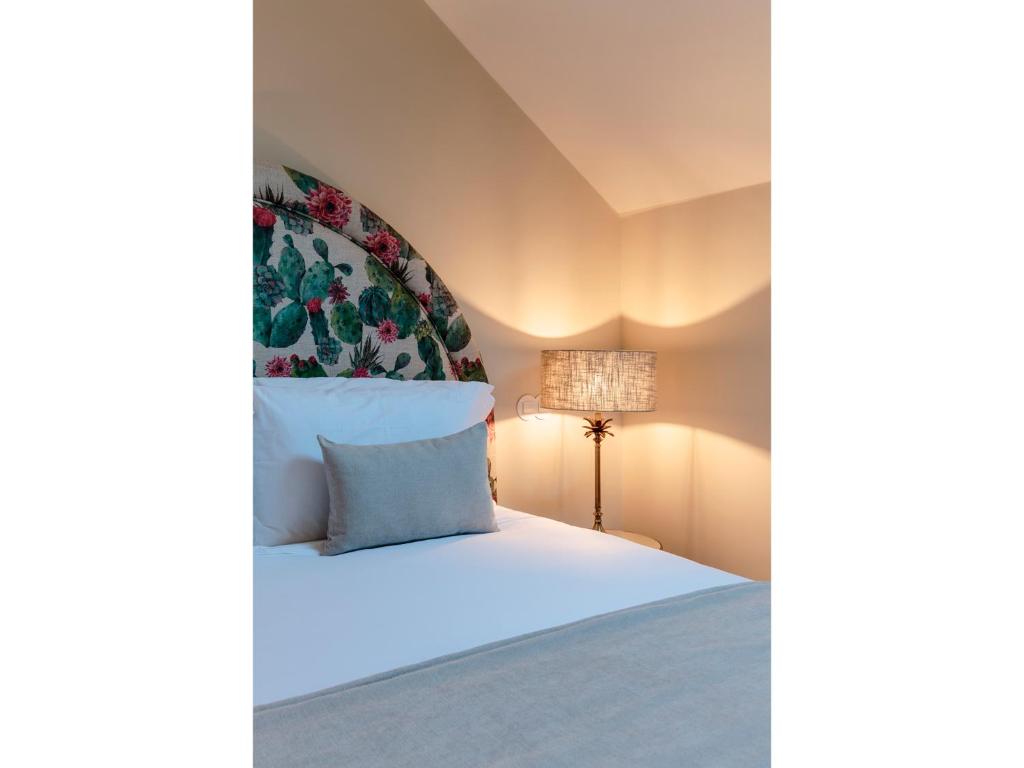 Dear Lisbon - Valmor Palace - 17