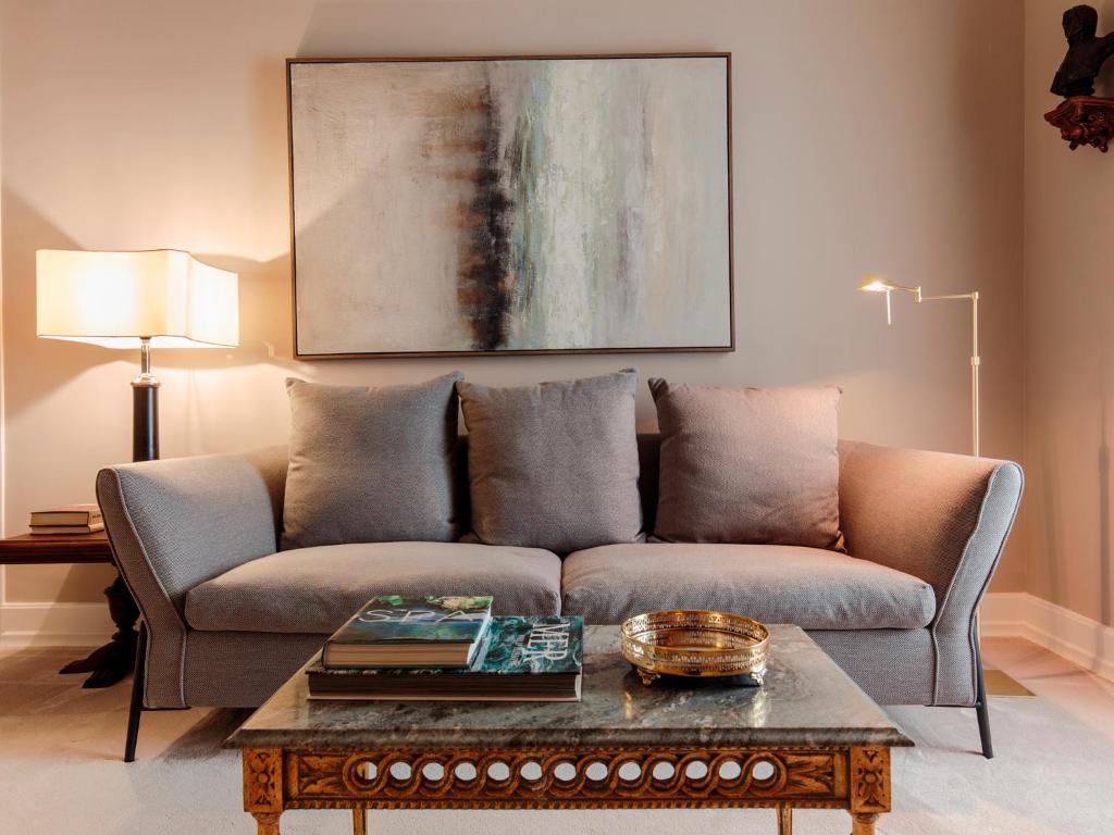 Dear Lisbon - Valmor Palace - 12