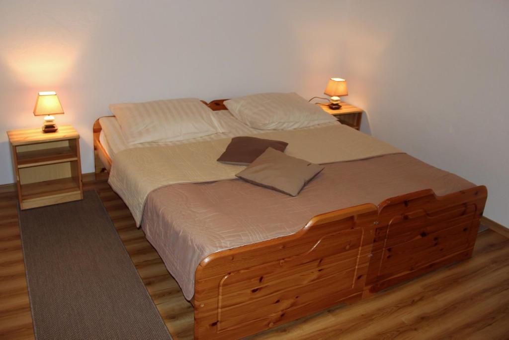 Postel nebo postele na pokoji v ubytování Apartments Koblar