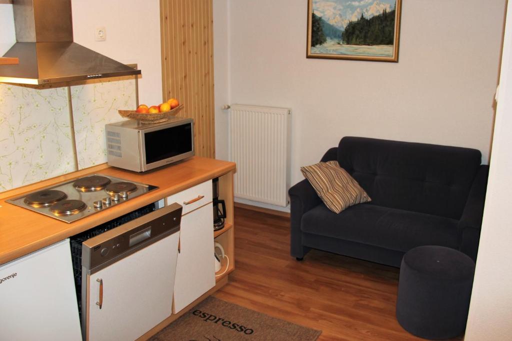 Kuchyň nebo kuchyňský kout v ubytování Apartments Koblar