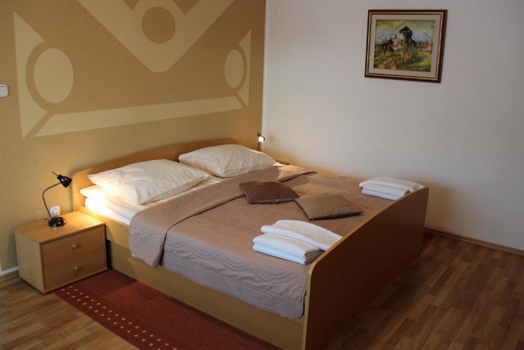 Postel nebo postele na pokoji v ubytování Apartments Koblar