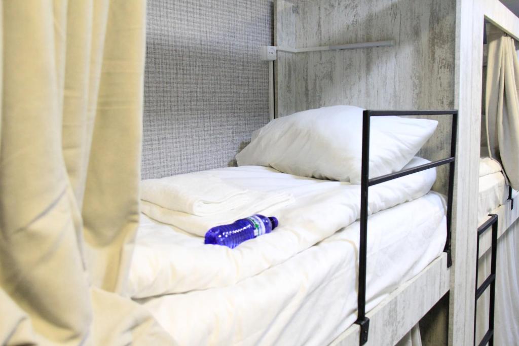 Postel nebo postele na pokoji v ubytování Legvi hostel