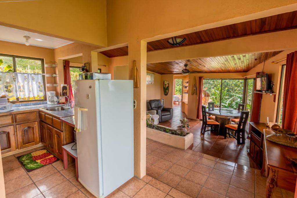 Kuchyň nebo kuchyňský kout v ubytování Hotel Nepenthe B&B