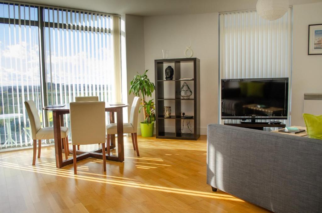 Serviced Apartment In Liverpool City Centre Free Parking Balcony