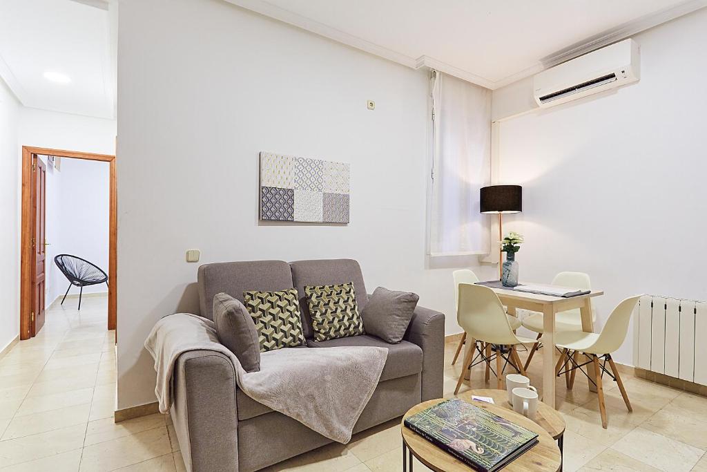 LEEWAYS APARTMENT VII in GRAN VÍA, Madrid, Spain - Booking.com