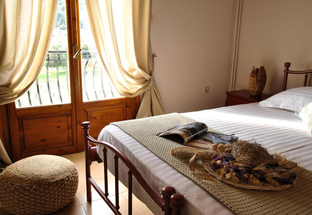 A bed or beds in a room at La Nonna Efrosini