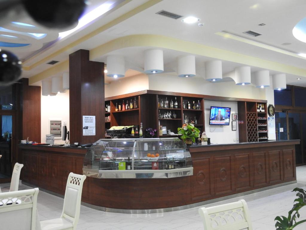 Lounge nebo bar v ubytování Hotel 3 Vellezerit