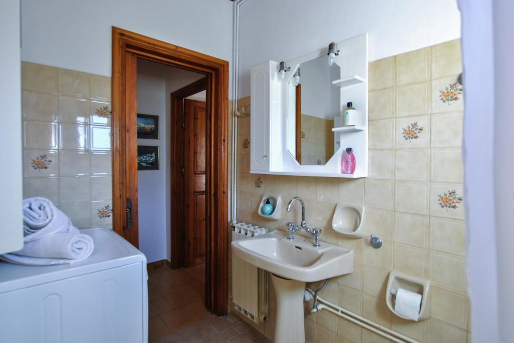 A bathroom at La Nonna Efrosini