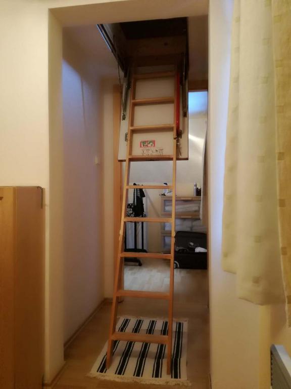 Palanda nebo palandy na pokoji v ubytování Chata Tatry