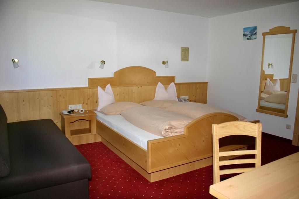 Postel nebo postele na pokoji v ubytování Hotel Hochland