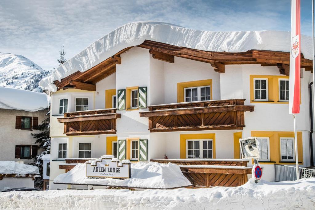 Nespecifikovaný výhled na hory nebo výhled na hory při pohledu z hotelu