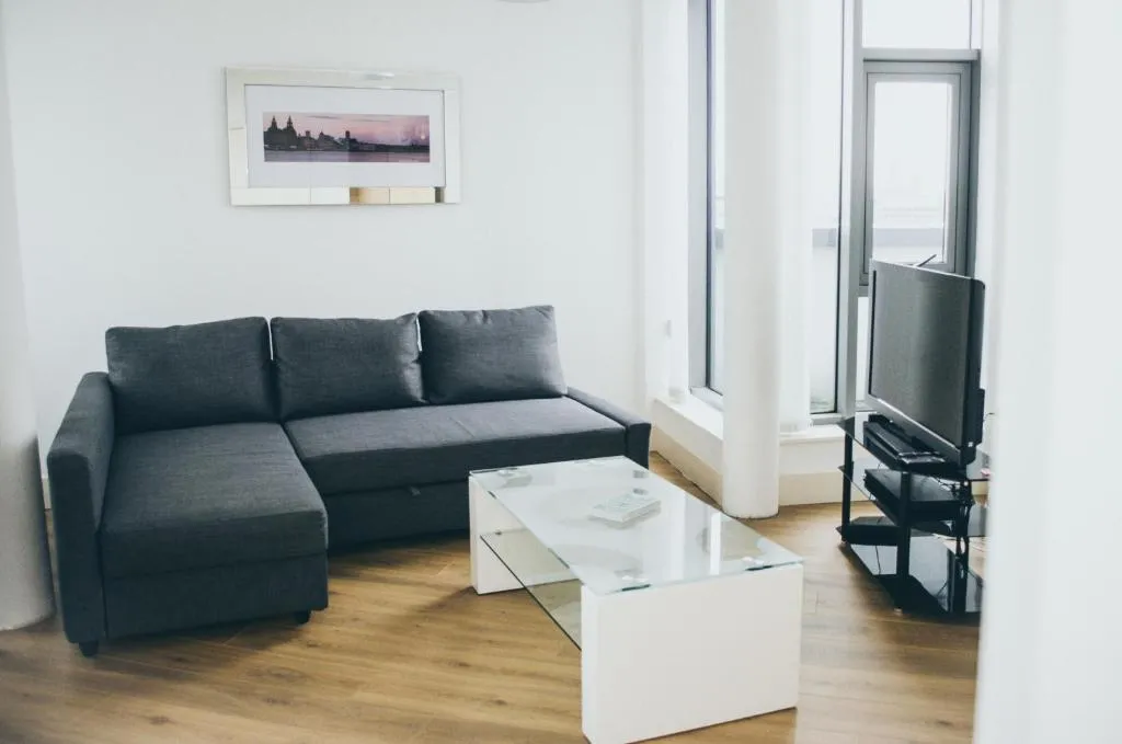 Serviced Apartment In Liverpool City Centre - Superb Views - Free Parking - Balcony - by Happy Days, Liverpool, Marea Britanie