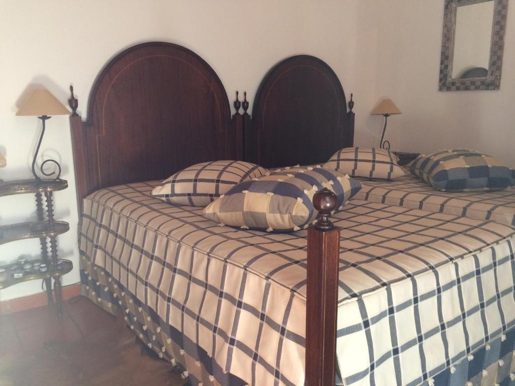 two beds in a bedroom with two pillows on them at Quarto em Monte Alentejano perto do Cercal in Cercal